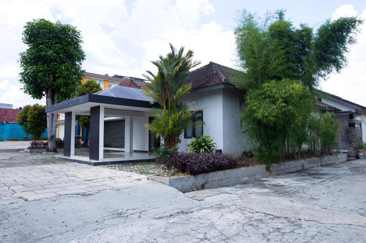 Oyo 3207 Hotel Gracia Bandar Lampung Buitenkant foto
