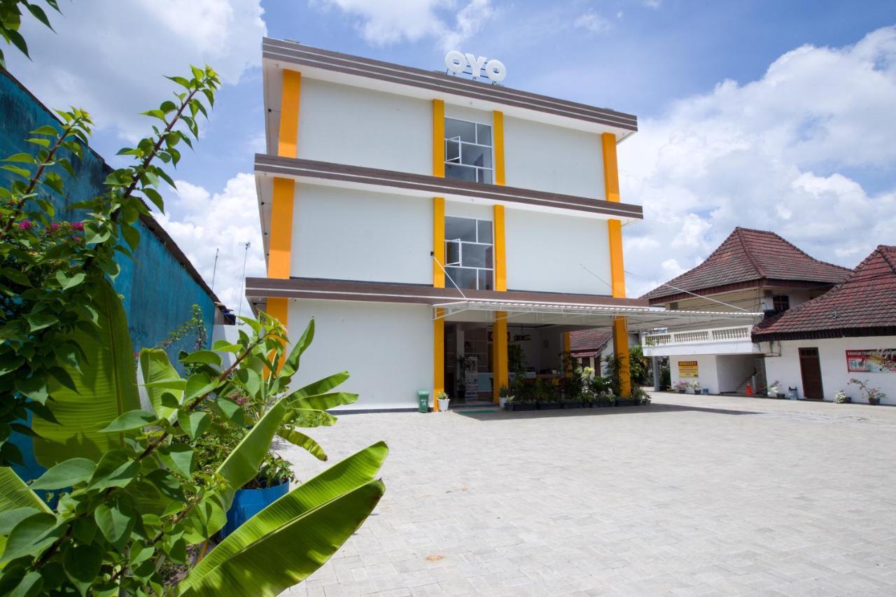 Oyo 3207 Hotel Gracia Bandar Lampung Buitenkant foto